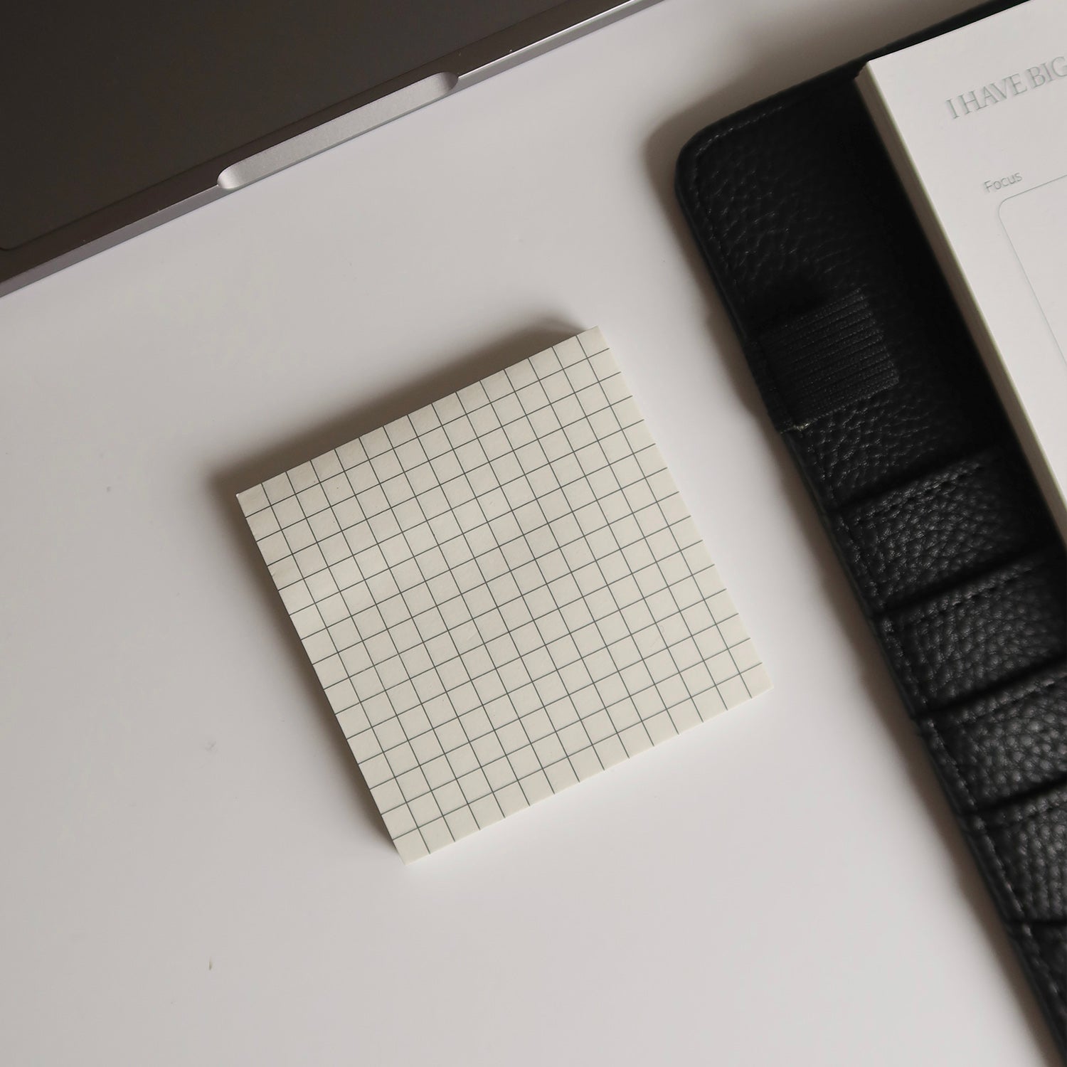 Notes adhésives à carreaux