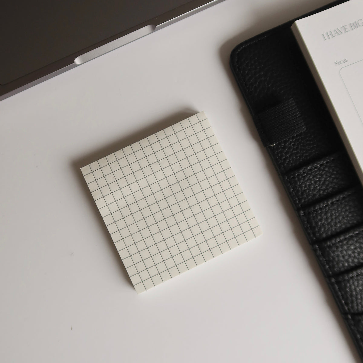 Notes adhésives à carreaux