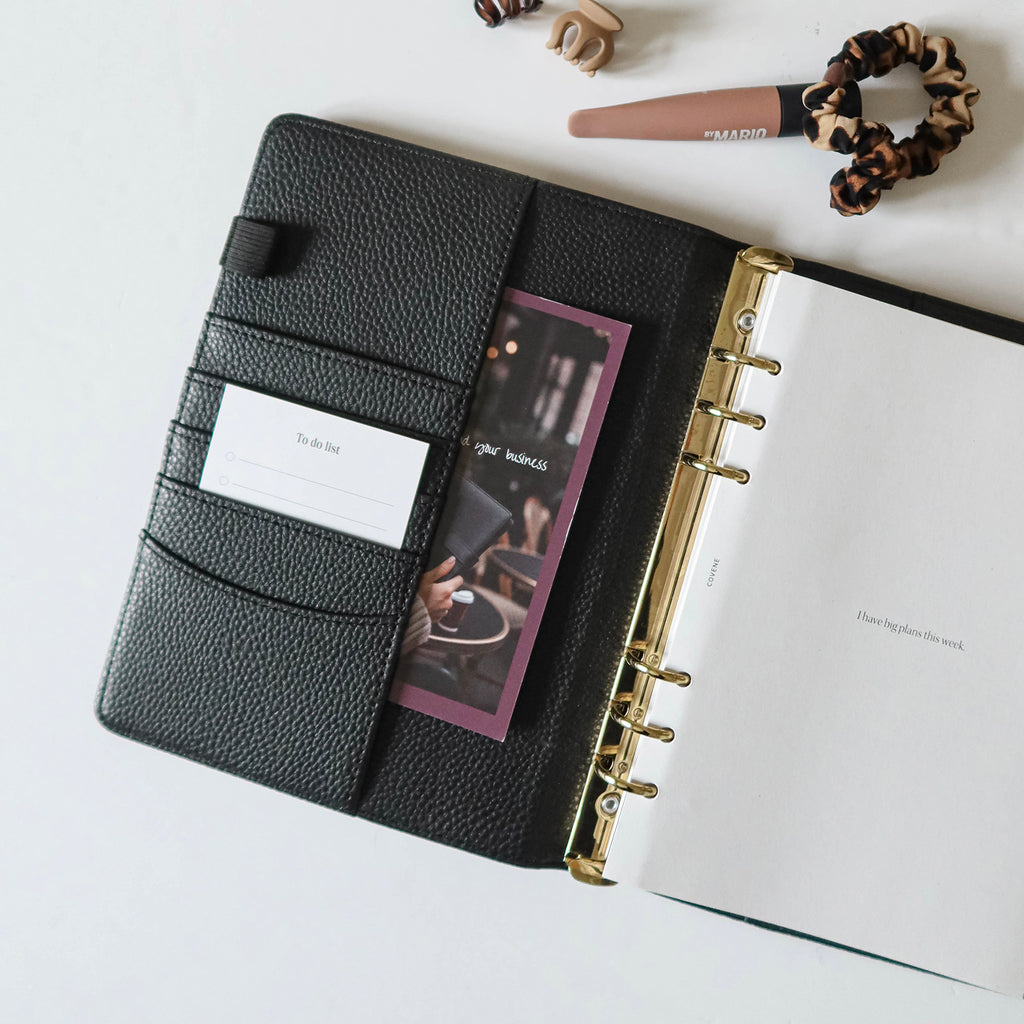 agenda ouvert avec cartes