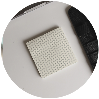 post-it notes adhésives quadrillé, quadrillage carrés